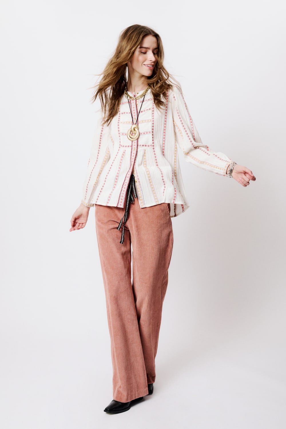 Claire - 1511 Mahogany rose